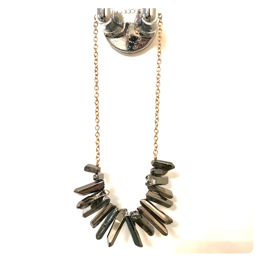 A fun statement necklace w/grey stone & gold chain